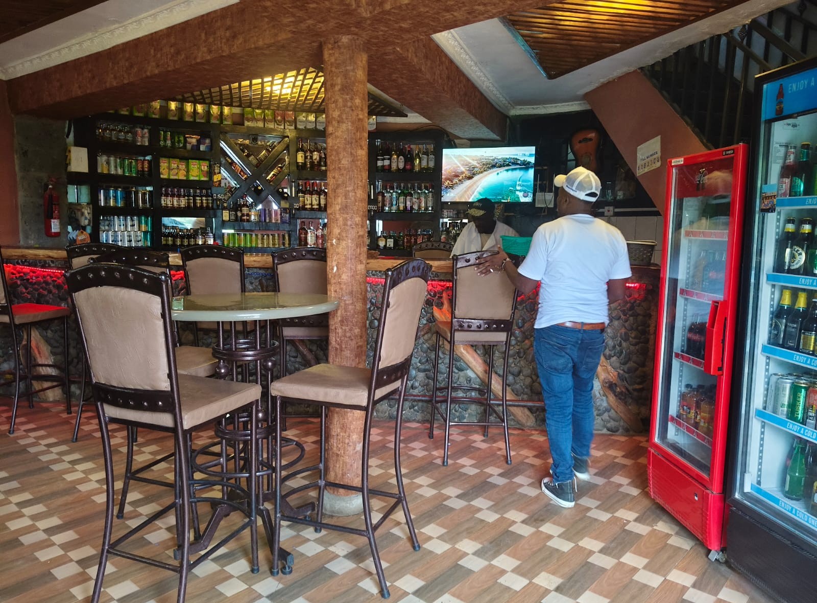 Bar and lounge